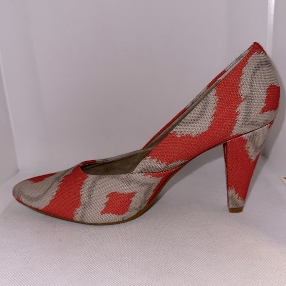 Anthropologie Seychelles Delightful Orange and Grey Ikat Print Heels Size 7- NWT - Picture 6 of 11